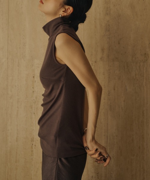 anuans（アニュアンス）の「テンセルウールノースリーブカットトップス（Tシャツ/カットソー・レディース・ライトベージュ/ブラック/ブラウン/チャコールグレー・F）」の8枚目の写真