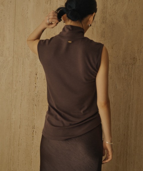 anuans（アニュアンス）の「テンセルウールノースリーブカットトップス（Tシャツ/カットソー・レディース・ライトベージュ/ブラック/ブラウン/チャコールグレー・F）」の10枚目の写真