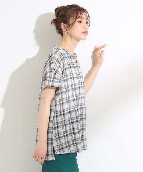 SHOO・LA・RUE(シューラルー)の「【S-LL】きれいに体型カバー さらシャリコットン スキッパーシャツ(シャツ/ブラウス・レディース・ダークブラウン系1/ホワイト系4/ワイン系3/ブルー・01/04/02/03)」の6枚目の写真