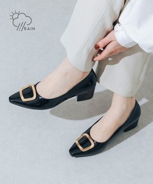 【晴雨兼用・クッション入り】ゴールドバックル4.5cmパンプス IZ5771