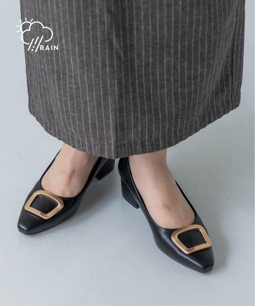 EVOL（イーボル）の「【晴雨兼用・クッション入り】ゴールドバックル4.5cmパンプス IZ5771（レインシューズ・レディース・ベージュ/ブラック/ベージュ系その他/ブラック系その他/アイボリー・25.0cm/22.0cm/22.5cm/23.5cm/24.5cm/23.0cm/24.0cm）」の3枚目の写真