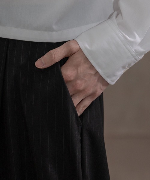 LUCY（ルーシー）の「LUCY/ピンストライプタックワイドスラックス（スラックス・メンズ・ブラック・LARGE/MEDIUM）」の5枚目の写真