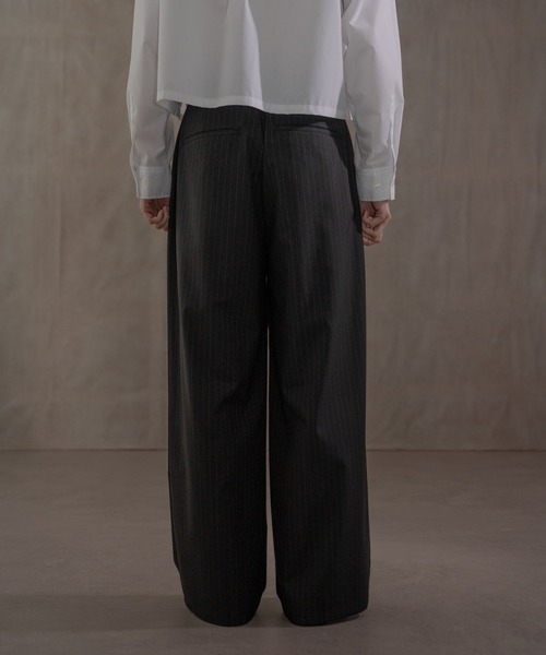 LUCY（ルーシー）の「LUCY/ピンストライプタックワイドスラックス（スラックス・メンズ・ブラック・LARGE/MEDIUM）」の10枚目の写真