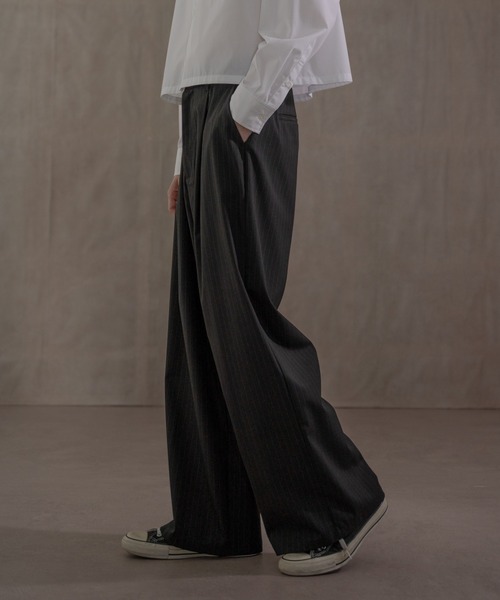 LUCY（ルーシー）の「LUCY/ピンストライプタックワイドスラックス（スラックス・メンズ・ブラック・LARGE/MEDIUM）」の14枚目の写真