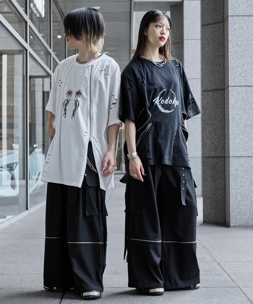 狐独(コドク)の「ジップデザインロゴプリントTシャツ(Tシャツ/カットソー・メンズ・ブラック/オフホワイト・MEDIUM/LARGE)」の3枚目の写真