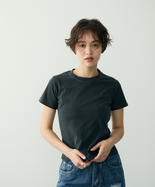 Clum(クルム)の「ヴィンテージライクウォッシュドリブTシャツ(Tシャツ/カットソー・レディース・グレー/オリーブ/ダークグレー/アイボリー/チャコールグレー/ブラック・SMALL/MEDIUM)」の8枚目の写真