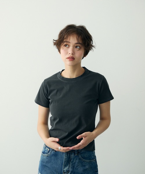Clum(クルム)の「ヴィンテージライクウォッシュドリブTシャツ(Tシャツ/カットソー・レディース・グレー/オリーブ/ダークグレー/アイボリー/チャコールグレー/ブラック・SMALL/MEDIUM)」の9枚目の写真