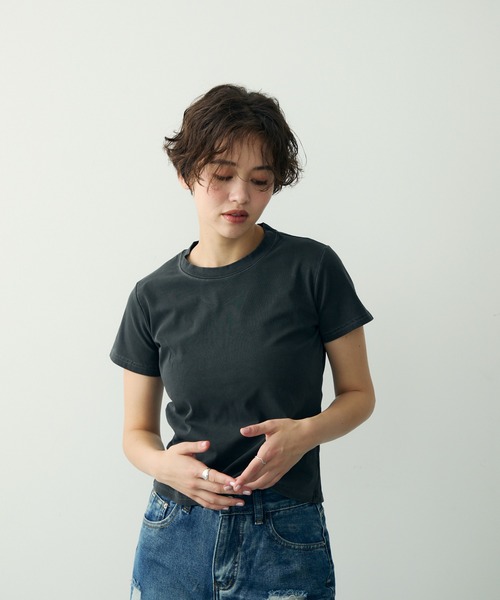 Clum(クルム)の「ヴィンテージライクウォッシュドリブTシャツ(Tシャツ/カットソー・レディース・グレー/オリーブ/ダークグレー/アイボリー/チャコールグレー/ブラック・SMALL/MEDIUM)」の10枚目の写真
