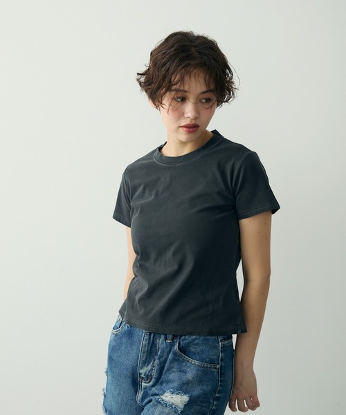 Clum(クルム)の「ヴィンテージライクウォッシュドリブTシャツ(Tシャツ/カットソー・レディース・グレー/オリーブ/ダークグレー/アイボリー/チャコールグレー/ブラック・SMALL/MEDIUM)」の11枚目の写真