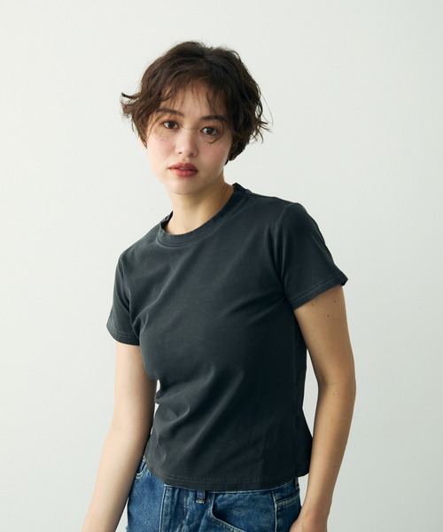 Clum(クルム)の「ヴィンテージライクウォッシュドリブTシャツ(Tシャツ/カットソー・レディース・グレー/オリーブ/ダークグレー/アイボリー/チャコールグレー/ブラック・SMALL/MEDIUM)」の12枚目の写真