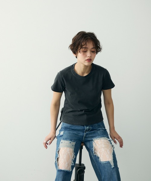 Clum(クルム)の「ヴィンテージライクウォッシュドリブTシャツ(Tシャツ/カットソー・レディース・グレー/オリーブ/ダークグレー/アイボリー/チャコールグレー/ブラック・SMALL/MEDIUM)」の17枚目の写真