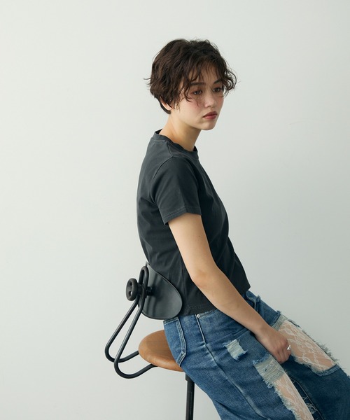 Clum(クルム)の「ヴィンテージライクウォッシュドリブTシャツ(Tシャツ/カットソー・レディース・グレー/オリーブ/ダークグレー/アイボリー/チャコールグレー/ブラック・SMALL/MEDIUM)」の21枚目の写真