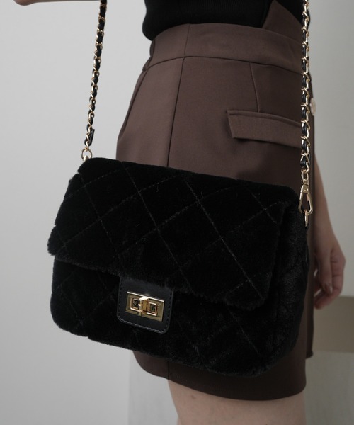 LIPSERVICE（リップサービス）の「ファーキルティングミニバッグ（ハンドバッグ・レディース・ホワイト/ブラック・FREE）」の3枚目の写真