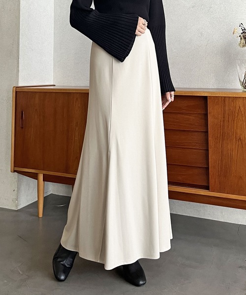 GeeRA(ジーラ)の「スリットマーメイドロングフレアスカート(スカート・レディース・チャコール/ベージュ/ブラック・SMALL/MEDIUM/LARGE/X-LARGE)」の3枚目の写真