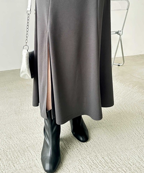 GeeRA(ジーラ)の「スリットマーメイドロングフレアスカート(スカート・レディース・チャコール/ベージュ/ブラック・SMALL/MEDIUM/LARGE/X-LARGE)」の10枚目の写真