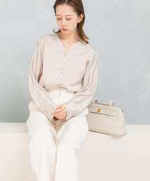 URBAN RESEARCH ROSSO WOMEN | ボタンデザインサテンVネックブラウス(シャツ/ブラウス)