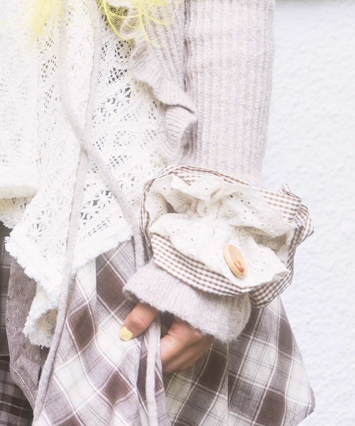 SPINNS（スピンズ）の「チェックボタンシュシュ/NEO森ガール（シュシュ・レディース・ブラウン/ブラック・ONESIZE）」の2枚目の写真