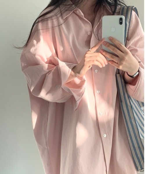 cammie(キャミー)の「オーバーサイズカラーシャツ(シャツ/ブラウス・レディース・ブラック/オリーブ/ライトピンク/オフホワイト・MEDIUM/LARGE)」の1枚目の写真