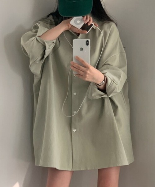 cammie(キャミー)の「オーバーサイズカラーシャツ(シャツ/ブラウス・レディース・ブラック/オリーブ/ライトピンク/オフホワイト・MEDIUM/LARGE)」の4枚目の写真