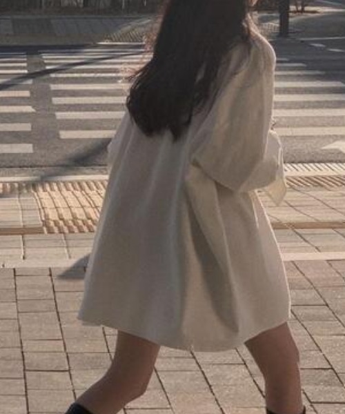 cammie(キャミー)の「オーバーサイズカラーシャツ(シャツ/ブラウス・レディース・ブラック/オリーブ/ライトピンク/オフホワイト・MEDIUM/LARGE)」の5枚目の写真