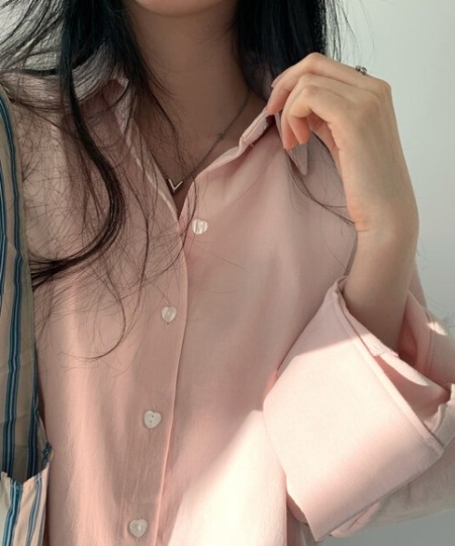 cammie(キャミー)の「オーバーサイズカラーシャツ(シャツ/ブラウス・レディース・ブラック/オリーブ/ライトピンク/オフホワイト・MEDIUM/LARGE)」の16枚目の写真