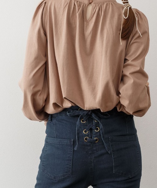 RCD(アールシーディー)の「プチハイネックボリュームスリーブカットソー(Tシャツ/カットソー・レディース・ブラック/チャコールグレー/ライトブラウン/グレイッシュベージュ/ホワイト・M-L/LL~3L/4L~5L)」の17枚目の写真