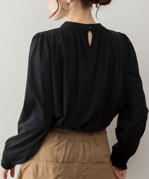 RCD(アールシーディー)の「プチハイネックボリュームスリーブカットソー(Tシャツ/カットソー・レディース・ブラック/チャコールグレー/ライトブラウン/グレイッシュベージュ/ホワイト・M-L/LL~3L/4L~5L)」の11枚目の写真