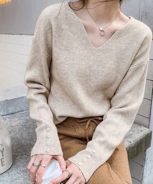 Beststore（ベストストア）の「【9色展開】キーネックニット リブニット キーネック 長袖 ニット レイヤードトップス 袖ボタン　中厚　きれいめカジュアル オフィスカジュアル 秋服 冬服（ニット/セーター・レディース・パープル/ベージュ/ピンク/レッド/ホワイト/ブラウン/ライトベージュ/ブラック/ブルー・FREE）」の4枚目の写真