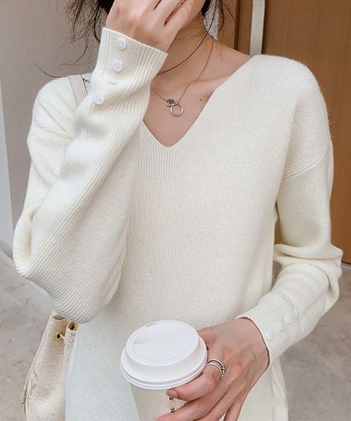 Beststore（ベストストア）の「【9色展開】キーネックニット リブニット キーネック 長袖 ニット レイヤードトップス 袖ボタン　中厚　きれいめカジュアル オフィスカジュアル 秋服 冬服（ニット/セーター・レディース・パープル/ベージュ/ピンク/レッド/ホワイト/ブラウン/ライトベージュ/ブラック/ブルー・FREE）」の2枚目の写真