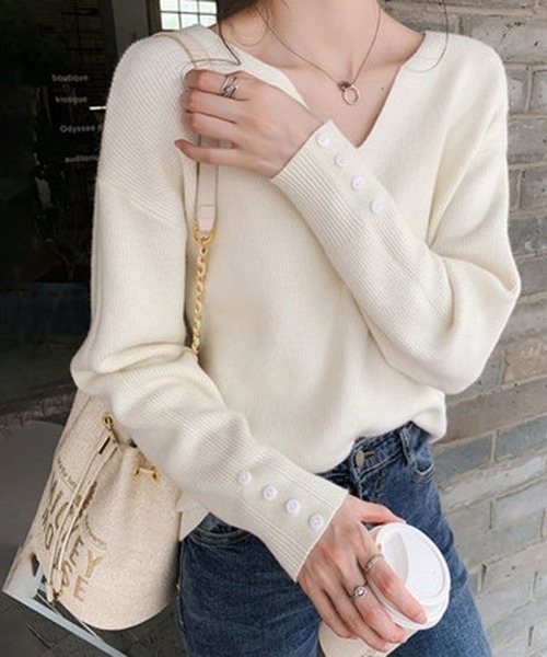 Beststore（ベストストア）の「【9色展開】キーネックニット リブニット キーネック 長袖 ニット レイヤードトップス 袖ボタン　中厚　きれいめカジュアル オフィスカジュアル 秋服 冬服（ニット/セーター・レディース・パープル/ベージュ/ピンク/レッド/ホワイト/ブラウン/ライトベージュ/ブラック/ブルー・FREE）」の5枚目の写真