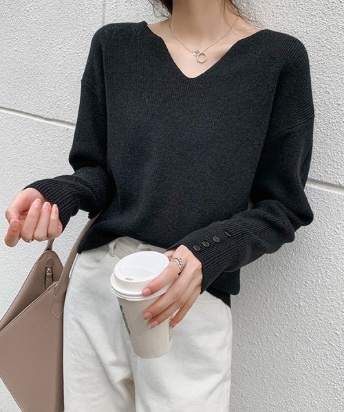 Beststore（ベストストア）の「【9色展開】キーネックニット リブニット キーネック 長袖 ニット レイヤードトップス 袖ボタン　中厚　きれいめカジュアル オフィスカジュアル 秋服 冬服（ニット/セーター・レディース・パープル/ベージュ/ピンク/レッド/ホワイト/ブラウン/ライトベージュ/ブラック/ブルー・FREE）」の3枚目の写真