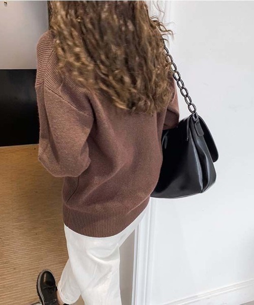 Beststore（ベストストア）の「【9色展開】キーネックニット リブニット キーネック 長袖 ニット レイヤードトップス 袖ボタン　中厚　きれいめカジュアル オフィスカジュアル 秋服 冬服（ニット/セーター・レディース・パープル/ベージュ/ピンク/レッド/ホワイト/ブラウン/ライトベージュ/ブラック/ブルー・FREE）」の15枚目の写真