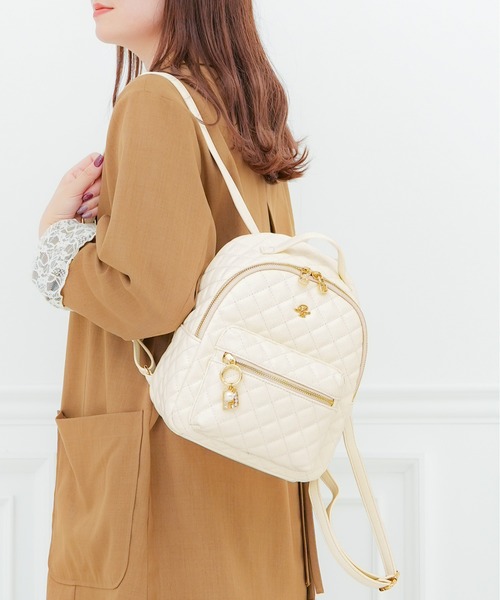 PAUL & JOE ACCESSOIRES(ポールアンドジョーアクセソワ)の「【PAUL & JOE ACCESSOIRES /ポール アンド ジョー アクセソワ 】 QUILTING チャーム付きミニリュック(バックパック/リュック・レディース・ブラック/アイボリー/ピンク・FREE)」の2枚目の写真