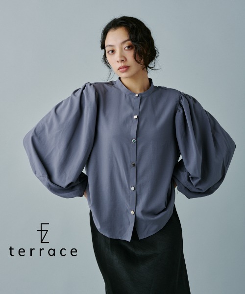 terrace(テラス)の「バリアスボタンボリュームスリーブブラウス(シャツ/ブラウス・レディース・オフホワイト/ブラック/ライム/チャコール・MEDIUM)」の4枚目の写真