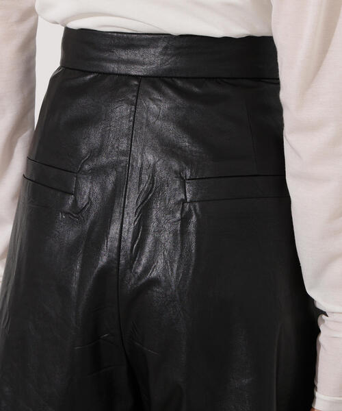N.（N. Natural Beauty Basic）（エヌエヌナチュラルビューティーベーシック）の「フェイクレザーハーフパンツ（その他パンツ・レディース・ブラウン/ブラック・MEDIUM）」の21枚目の写真