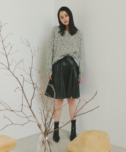 N.（N. Natural Beauty Basic）（エヌエヌナチュラルビューティーベーシック）の「フェイクレザーハーフパンツ（その他パンツ・レディース・ブラウン/ブラック・MEDIUM）」の2枚目の写真