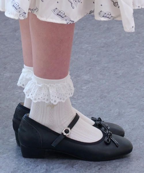 mezzo piano Junior(メゾピアノジュニア)の「レースフリルソックス♪(ソックス/靴下・キッズ・オフホワイト/ブラック・S(22-25cm))」の4枚目の写真