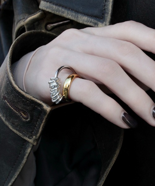 Soierie（ソワリー）の「【ZOZOTOWN 別注】インフィニティ コイル カフ リング / Infinity coil cuff ring（イヤーカフ・レディース・シルバー×ゴールド・FREE）」の7枚目の写真