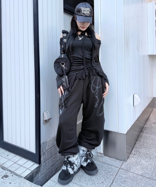 FANCY CLUB（ファンシークラブ）の「【FANCY CLUB】KEYCHAIN EYELET SWEATPANTS / 【ファンシークラブ】キーチェーンアイレットスウェットパンツ（スウェットパンツ・レディース・杢グレー/ブラック・ONE SIZE）」の2枚目の写真