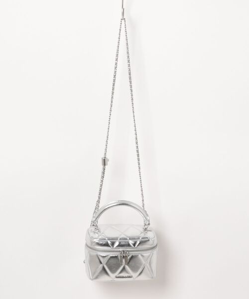 CHARLES & KEITH(チャールズ & キース)の「Arwen アルウェン キルトトップハンドルバニティバッグ(ショルダーバッグ・レディース・バーガンディー/シルバー・S)」の6枚目の写真