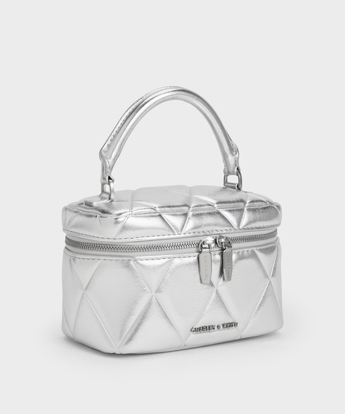 CHARLES & KEITH(チャールズ & キース)の「Arwen アルウェン キルトトップハンドルバニティバッグ(ショルダーバッグ・レディース・バーガンディー/シルバー・S)」の11枚目の写真