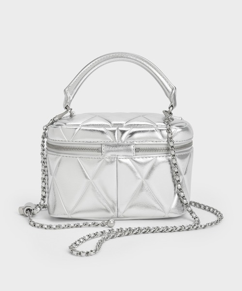 CHARLES & KEITH(チャールズ & キース)の「Arwen アルウェン キルトトップハンドルバニティバッグ(ショルダーバッグ・レディース・バーガンディー/シルバー・S)」の12枚目の写真