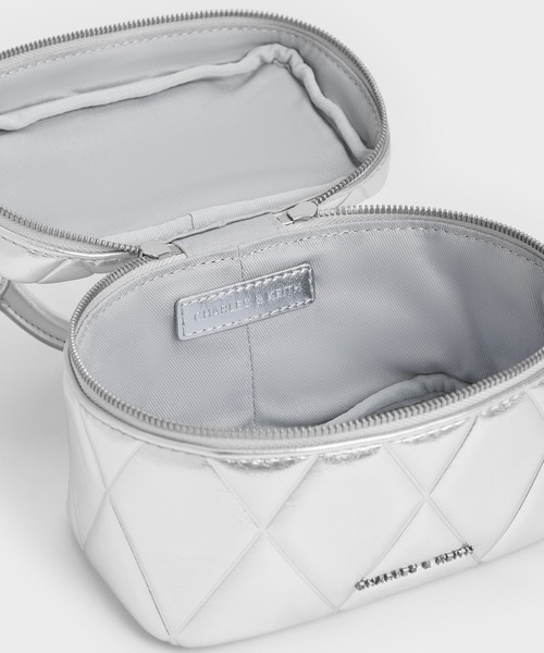CHARLES & KEITH(チャールズ & キース)の「Arwen アルウェン キルトトップハンドルバニティバッグ(ショルダーバッグ・レディース・バーガンディー/シルバー・S)」の14枚目の写真