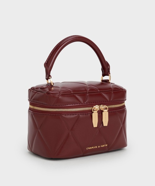 CHARLES & KEITH(チャールズ & キース)の「Arwen アルウェン キルトトップハンドルバニティバッグ(ショルダーバッグ・レディース・バーガンディー/シルバー・S)」の7枚目の写真