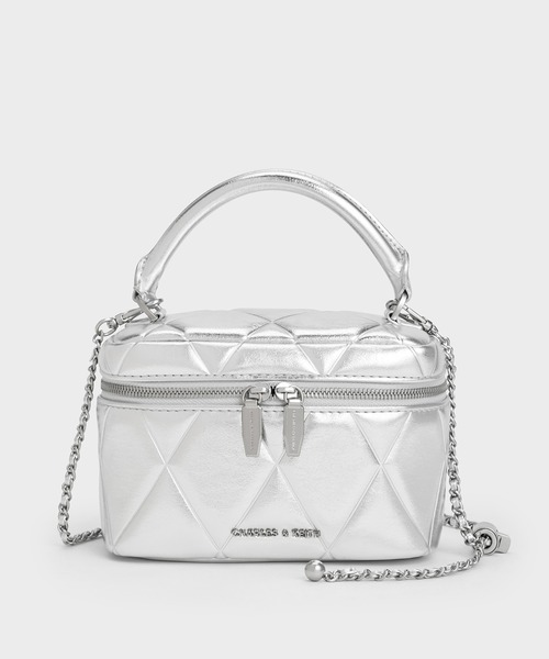 CHARLES & KEITH(チャールズ & キース)の「Arwen アルウェン キルトトップハンドルバニティバッグ(ショルダーバッグ・レディース・バーガンディー/シルバー・S)」の17枚目の写真