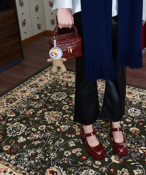 CHARLES & KEITH(チャールズ & キース)の「Arwen アルウェン キルトトップハンドルバニティバッグ(ショルダーバッグ・レディース・バーガンディー/シルバー・S)」の20枚目の写真