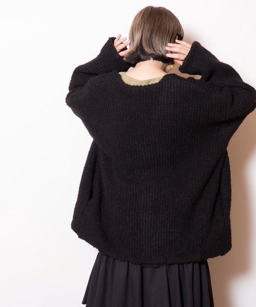 OSMOSIS(オズモーシス)の「Vネックコクーンニットカーディガン(カーディガン/ボレロ・レディース・グレー/ライトベージュ/ブラック・ONE SIZE)」の14枚目の写真