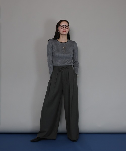 J by blue(ジェイバイブルー)の「ハイウエストタックワイドパンツ(スラックス・レディース・チャコールグレー/ブラック/グレイッシュベージュ・MEDIUM)」の15枚目の写真