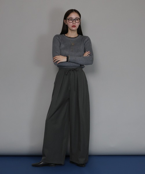 J by blue(ジェイバイブルー)の「ハイウエストタックワイドパンツ(スラックス・レディース・チャコールグレー/ブラック/グレイッシュベージュ・MEDIUM)」の13枚目の写真
