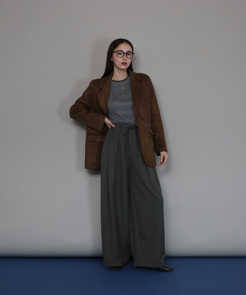 J by blue(ジェイバイブルー)の「ハイウエストタックワイドパンツ(スラックス・レディース・チャコールグレー/ブラック/グレイッシュベージュ・MEDIUM)」の16枚目の写真